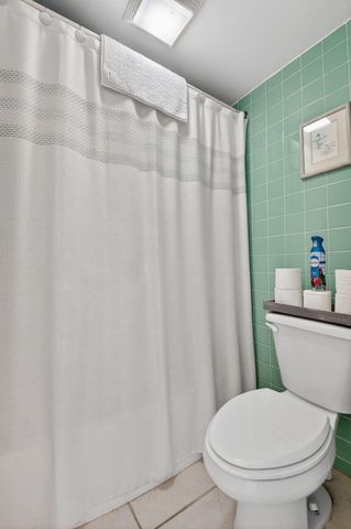 33 Ocean Avenue 202, Palm Beach Shores, FL 33404