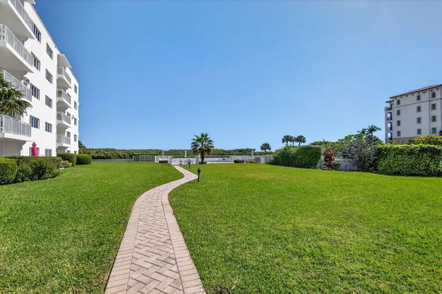 33 Ocean Avenue 202, Palm Beach Shores, FL 33404