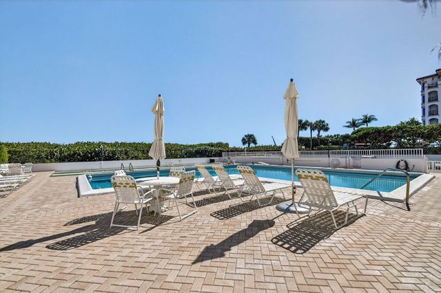 33 Ocean Avenue 202, Palm Beach Shores, FL 33404