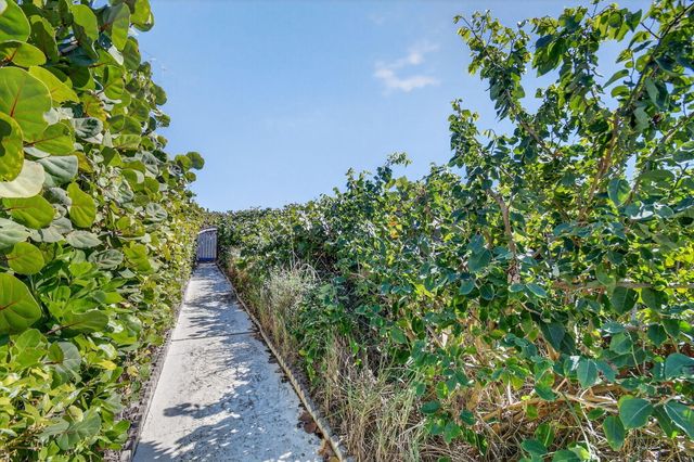 33 Ocean Avenue 202, Palm Beach Shores, FL 33404