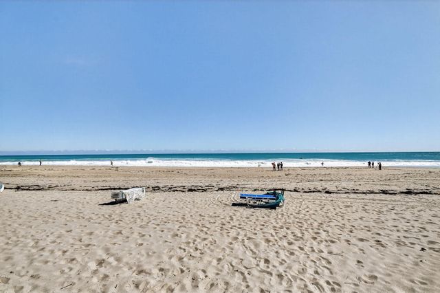 33 Ocean Avenue 202, Palm Beach Shores, FL 33404