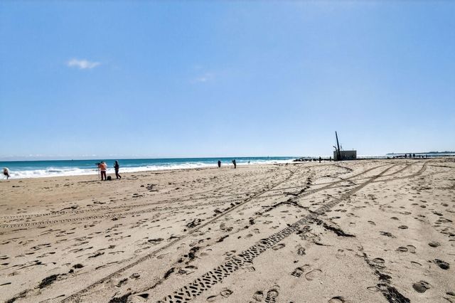 33 Ocean Avenue 202, Palm Beach Shores, FL 33404