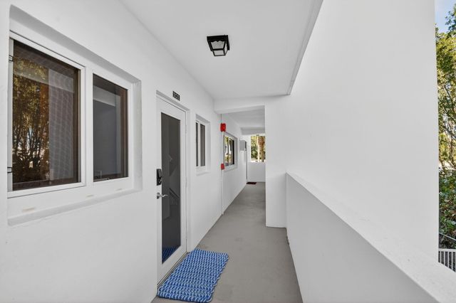 33 Ocean Avenue 202, Palm Beach Shores, FL 33404