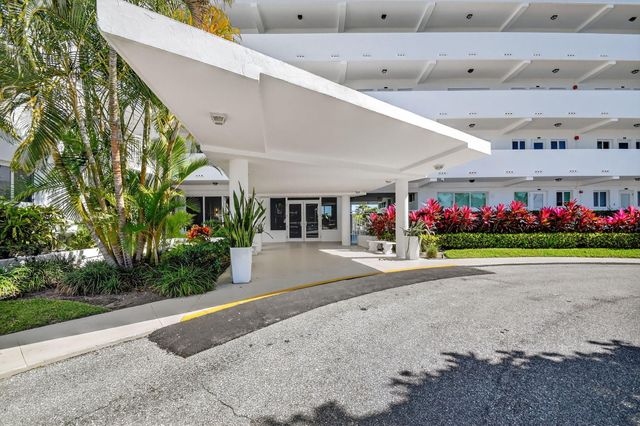 33 Ocean Avenue 202, Palm Beach Shores, FL 33404