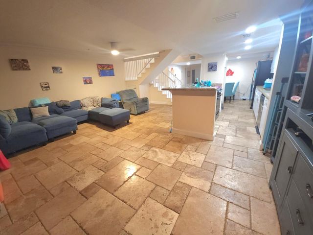 2790 NW 80th Ave, Sunrise, FL 33322