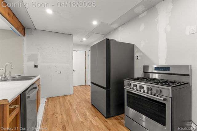 9133 Tavistock Drive, Plymouth Charter Township, MI 48170