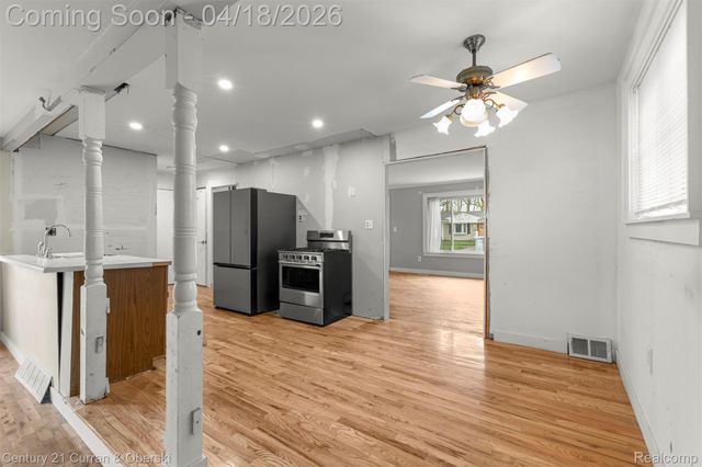 9133 Tavistock Drive, Plymouth Charter Township, MI 48170