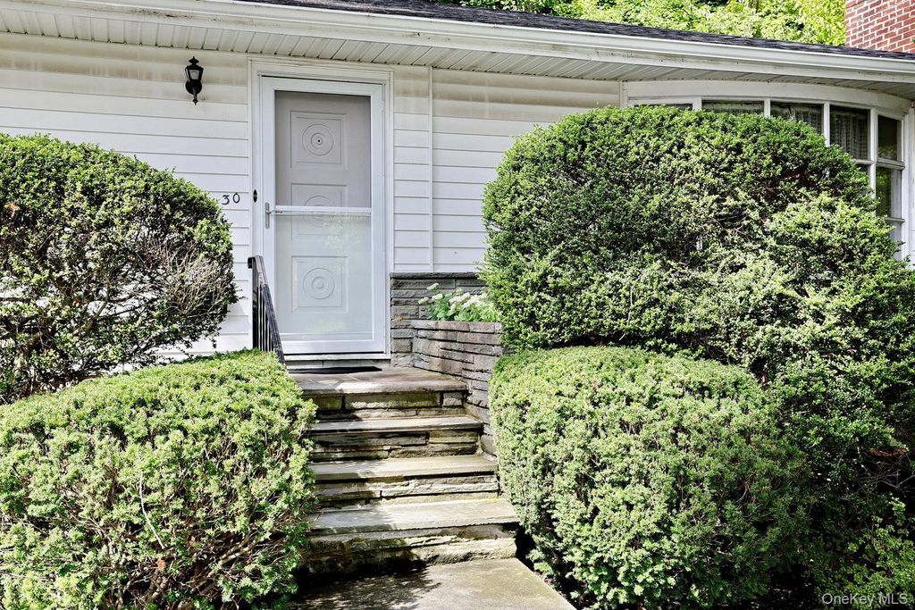 30 Pacific Avenue, Nanuet, NY 10954 — photo 2