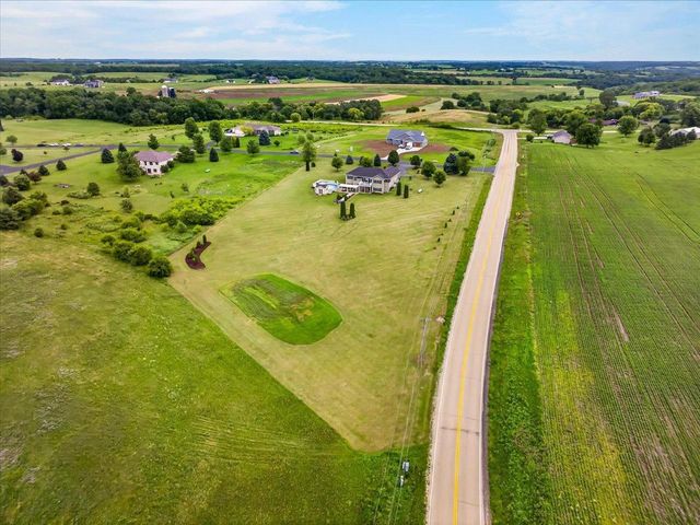 W7620 County Road H, New Glarus, WI 53574