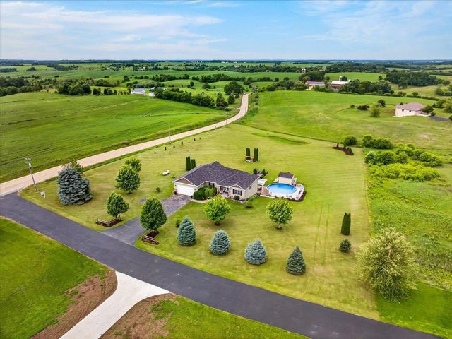 W7620 County Road H, New Glarus, WI 53574