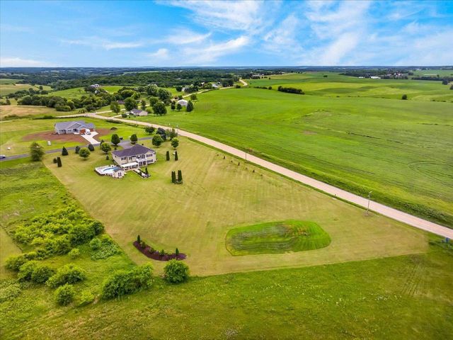 W7620 County Road H, New Glarus, WI 53574