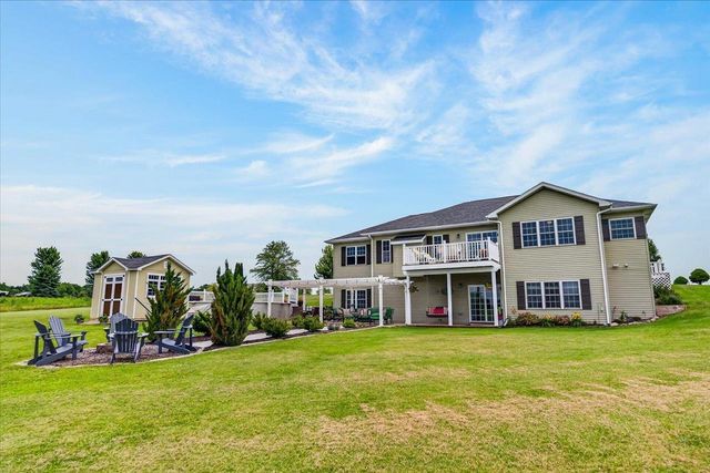 W7620 County Road H, New Glarus, WI 53574