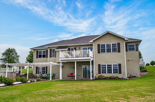 W7620 County Road H, New Glarus, WI 53574