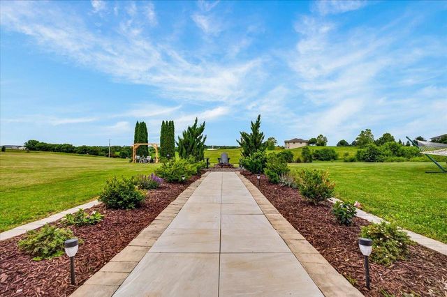 W7620 County Road H, New Glarus, WI 53574
