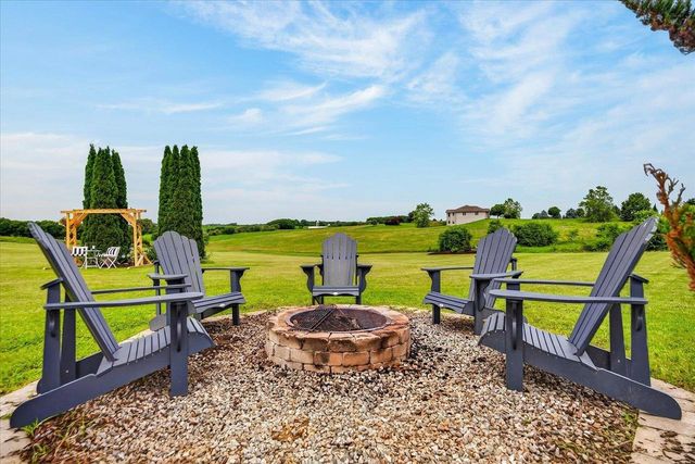 W7620 County Road H, New Glarus, WI 53574