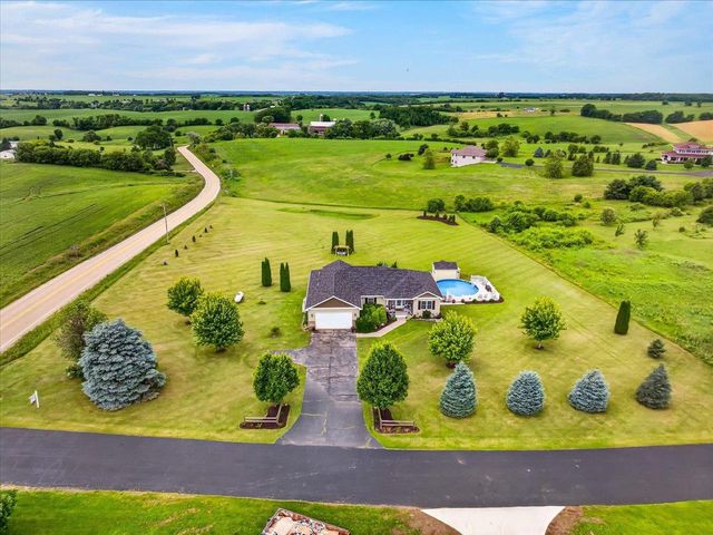 W7620 County Road H, New Glarus, WI 53574