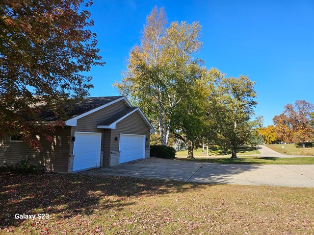 1898 Delmar Drive, Freeport, IL 61032