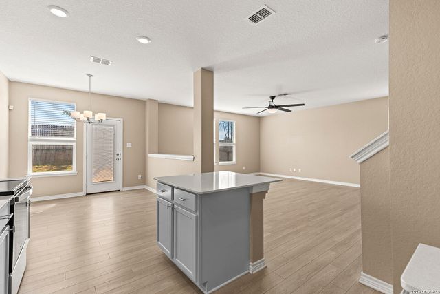 4838 VIA SONOMA TRL, Converse, TX 78109