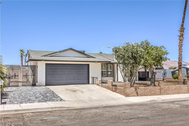 4370 Lariat Drive, Las Vegas, NV 89121