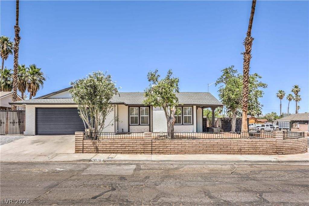 4370 Lariat Drive, Las Vegas, NV 89121
