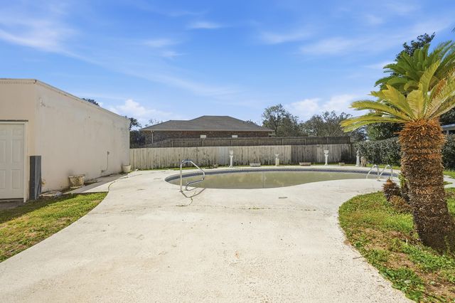 588 Mooney Road, Fort Walton Beach, FL 32547