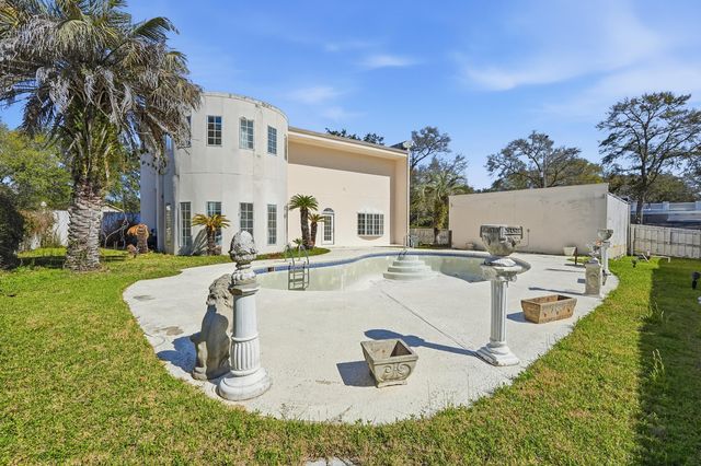 588 Mooney Road, Fort Walton Beach, FL 32547