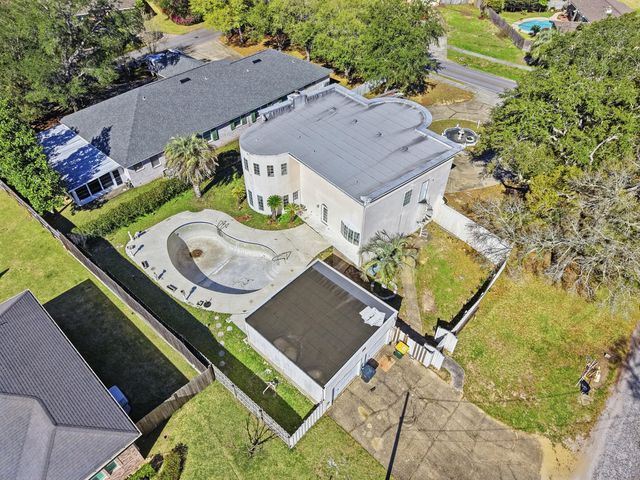 588 Mooney Road, Fort Walton Beach, FL 32547