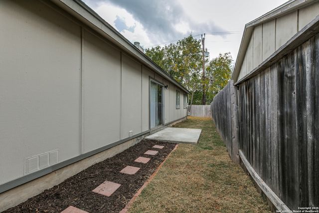 10052 Woodtrail, San Antonio, TX 78250