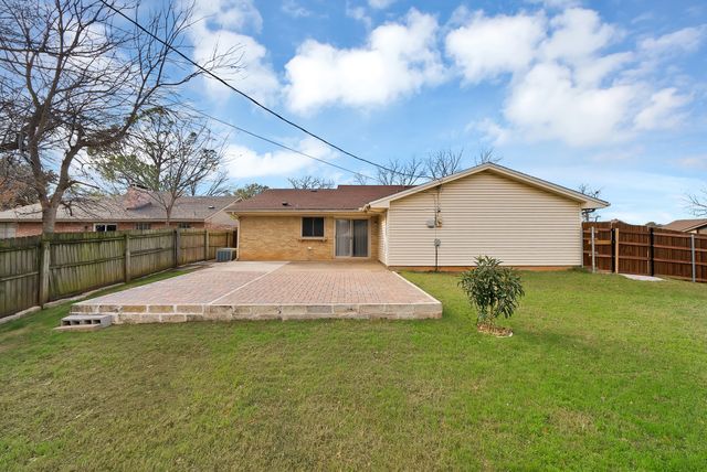 1611 Celeste Court, Arlington, TX 76012