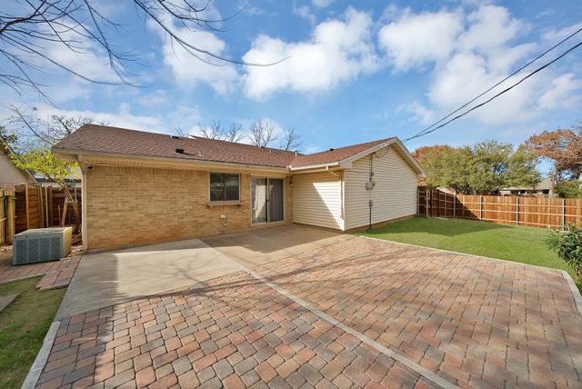 1611 Celeste Court, Arlington, TX 76012