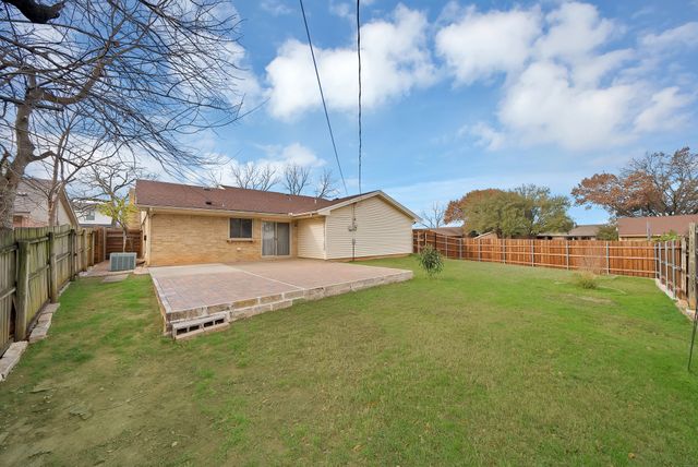 1611 Celeste Court, Arlington, TX 76012