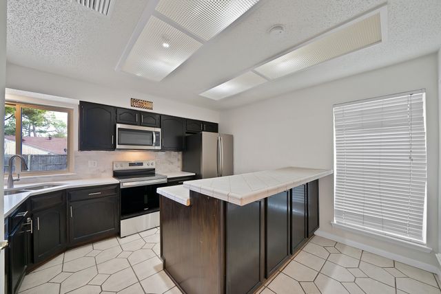 1611 Celeste Court, Arlington, TX 76012