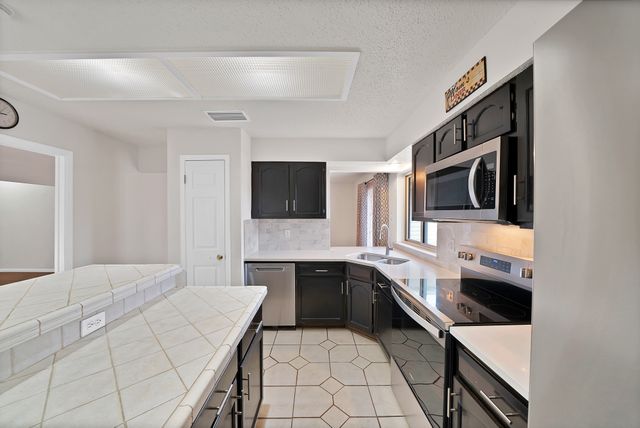 1611 Celeste Court, Arlington, TX 76012