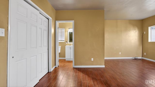 906 2nd Street, Bakersfield, CA 93304