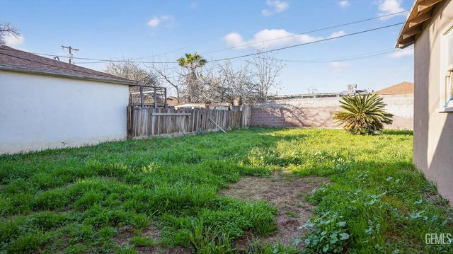 906 2nd Street, Bakersfield, CA 93304