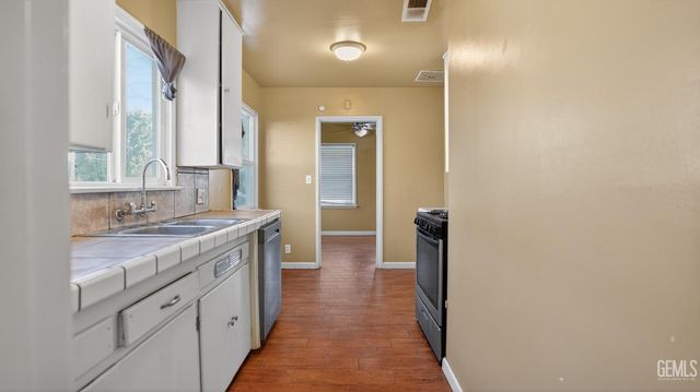 906 2nd Street, Bakersfield, CA 93304