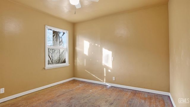 906 2nd Street, Bakersfield, CA 93304