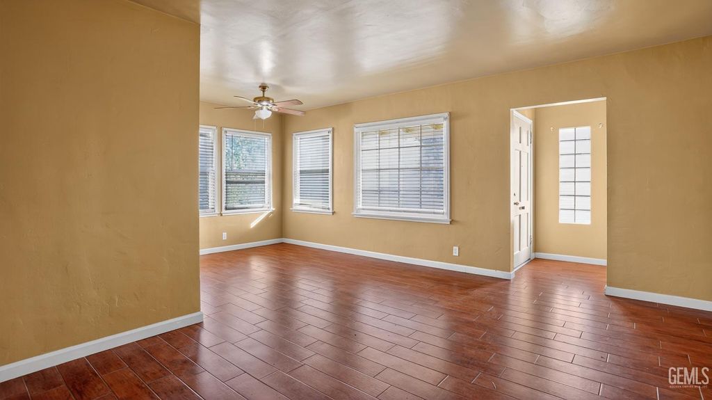 906 2nd Street, Bakersfield, CA 93304