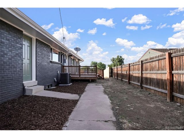 5390 Julian St, Denver, CO 80221