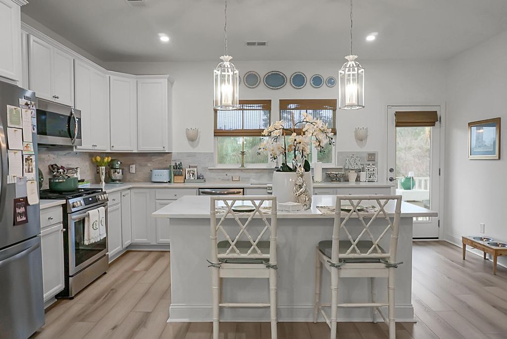 Image 16 of property listing at 129 Sabal Court, Summerville, SC 29483