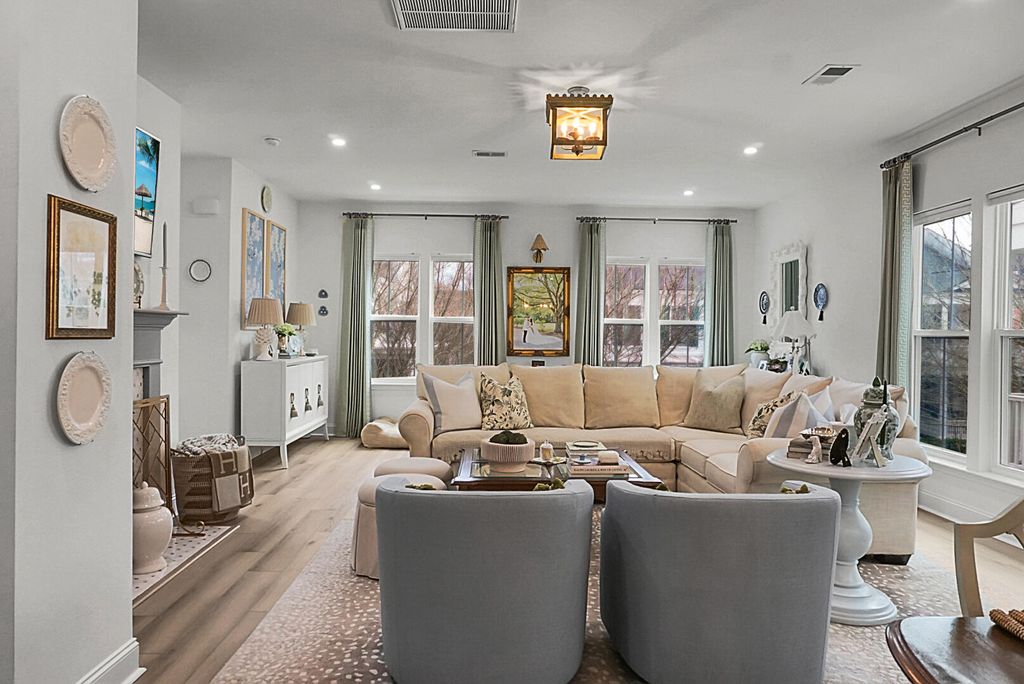 Image 24 of property listing at 129 Sabal Court, Summerville, SC 29483