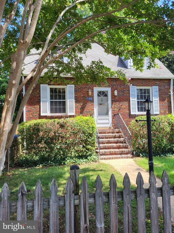 705 WAYNE ST, Alexandria, VA 22301