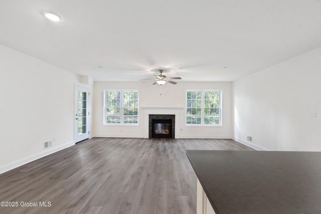 123 Carriage Loop, Rotterdam, NY 12306