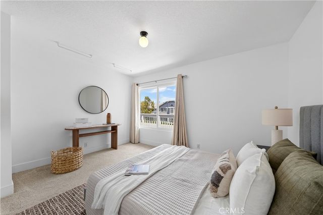 99 Huntington, Irvine, CA 92620