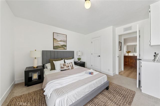 99 Huntington, Irvine, CA 92620