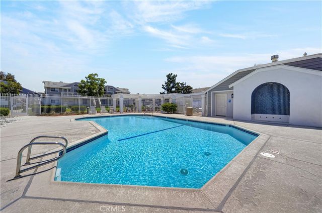 99 Huntington, Irvine, CA 92620