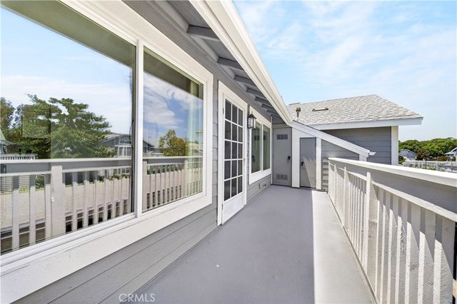 99 Huntington, Irvine, CA 92620