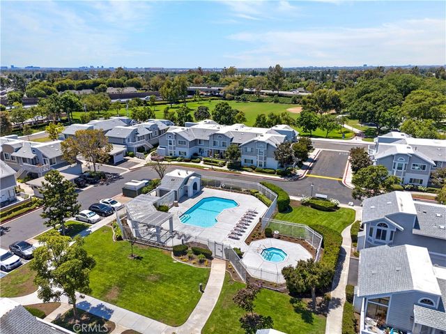 99 Huntington, Irvine, CA 92620