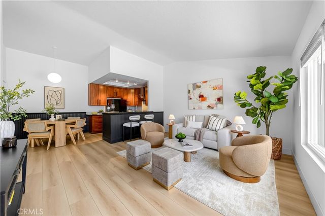 99 Huntington, Irvine, CA 92620