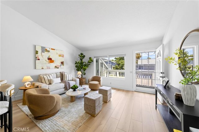 99 Huntington, Irvine, CA 92620